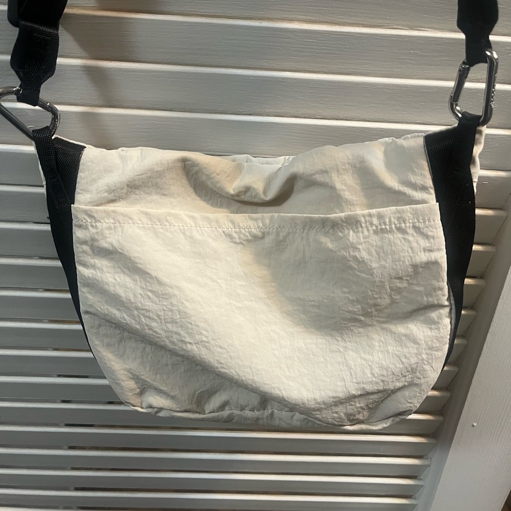lululemon athletica Off-White Crossbody Pouch with Black Logo Patch - Picture 5 of 5